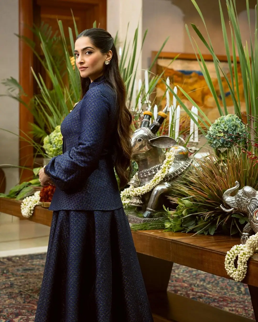 BOLLYWOOD ACTRESS SONAM KAPOOR PHOTOSHOOT IN BLUE COAT AND GOWN 2